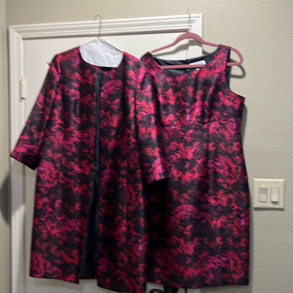 Beautiful 2 piece set-like new-worn once.